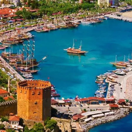 Apartamento Merkezde Full Esyali Denize 50mt Alanya